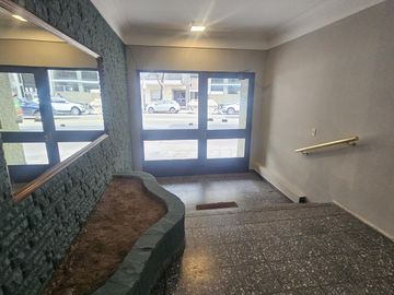 Hermoso estudio para alquiler comercial. Apto oficina, consultorio u otro uso.
