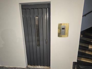 Hermoso estudio para alquiler comercial. Apto oficina, consultorio u otro uso.