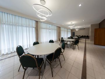3 AMBIENTES - AMOBLADO Y EQUIPADO - PUERTO MADERO - COCHERA OPCIONAL