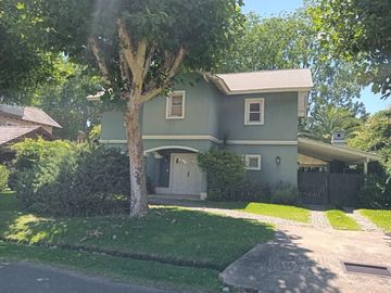Casa en venta Barrio Bermudas, tres dormitorios