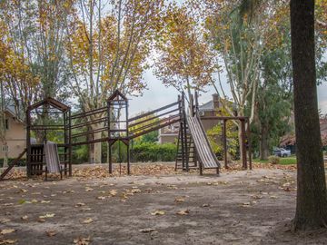 Casa en venta Barrio Bermudas, tres dormitorios