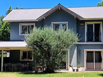 Casa en venta Barrio Bermudas, tres dormitorios