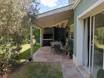 Casa en venta Barrio Bermudas, tres dormitorios
