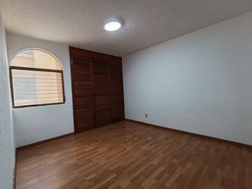 Renta Departamento Residencial Victoria | 2 Rec, 75 m², Estacionamiento Techado