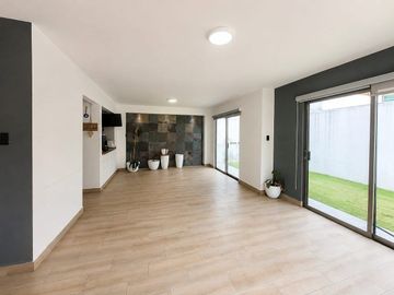 Casa en venta en Veracruz con amplio jardin Fracc. Lomas del Sol