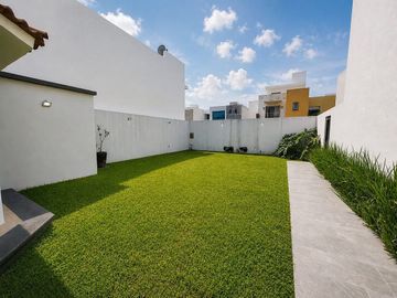 Casa en venta en Veracruz con amplio jardin Fracc. Lomas del Sol