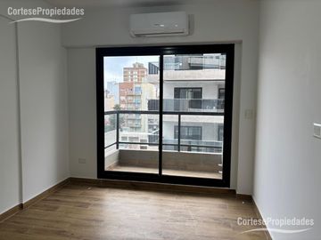 Departamento monoambiente en alquiler, con balcon y aire acondicionado