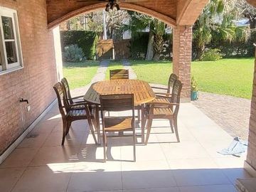 Alquiler Anual Casa 5 AMB. CON MUEBLES en Club Privado Loma Verde Escobar