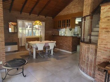 Alquiler Anual Casa 5 AMB. CON MUEBLES en Club Privado Loma Verde Escobar