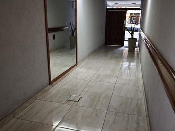 Alquiler 2 ambientes, apto profesional. Balcón frances. Cuenca 3400. Villa del Parque.