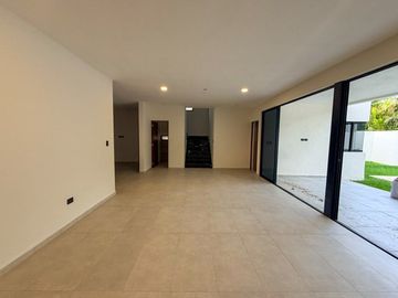 CASA EN VENTA EN PRIVADA CON AMENIDADES EN CHOLUL, MERIDA