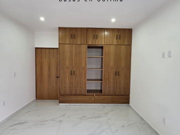 CASA EN VENTA 2 PLANTAS, 3 RECÁMARAS, 3.5 BAÑOS, COCHERA PARA 2 AUTOS
