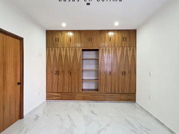 CASA EN VENTA 2 PLANTAS, 3 RECÁMARAS, 3.5 BAÑOS, COCHERA PARA 2 AUTOS