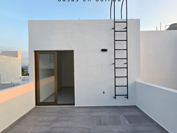 CASA EN VENTA 2 PLANTAS, 3 RECÁMARAS, 3.5 BAÑOS, COCHERA PARA 2 AUTOS