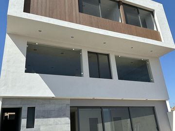Casa de Lujo en Villandares $12.4 MDP