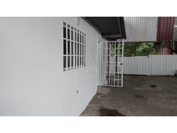 SE ALQUILA GALERA COMERCIAL EN CALLE 13 RO ABAJO