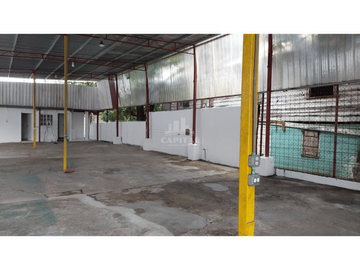 SE ALQUILA GALERA COMERCIAL EN CALLE 13 RO ABAJO