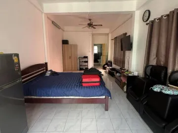Urgent Sale: Commercial Building in Soi Buakhao! Best location in Buakhao!!! only 12m THB