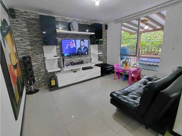 SE VENDE CASA DE 3 PISOS EN PANCE