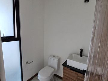 Casa en venta en Cañadas Tres Marías fraccionamiento privado con Lago y canchas multideportivas