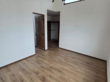 Casa en venta en Cañadas Tres Marías fraccionamiento privado con Lago y canchas multideportivas