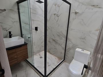 Casa en venta en Cañadas Tres Marías fraccionamiento privado con Lago y canchas multideportivas