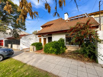 VENTA CASA MERLO 3 AMB + DEPTO 2 AMB Y QUINCHO