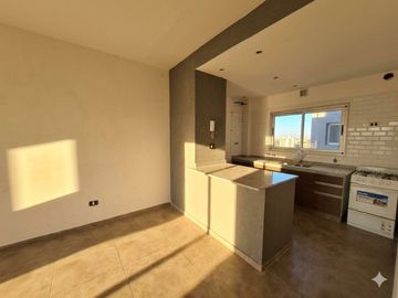 VENTA DEPTO. 3 AMB CON BALCON. BERAZATEGUI CENTRO