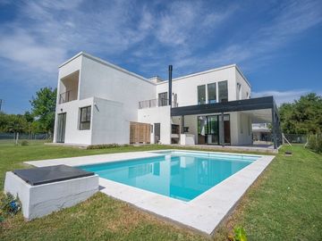 VENTA CASA BARRIO PRIVADO PRADOS DEL OESTE