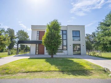 VENTA CASA BARRIO PRIVADO PRADOS DEL OESTE
