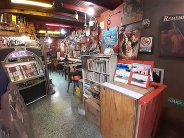 VENTA LOCAL AV CORRIENTES Y RIOBAMBA - BAR