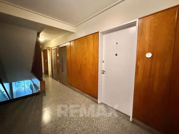 Venta Depto de Categoría 8 Amb. PLAZA MISERICORDIA
