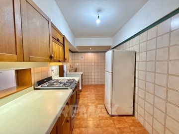 Venta Depto de Categoría 8 Amb. PLAZA MISERICORDIA