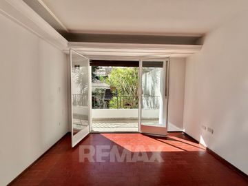 Venta Depto de Categoría 8 Amb. PLAZA MISERICORDIA