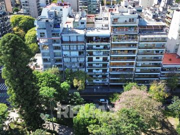 Venta Depto de Categoría 8 Amb. PLAZA MISERICORDIA
