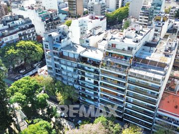 Venta Depto de Categoría 8 Amb. PLAZA MISERICORDIA