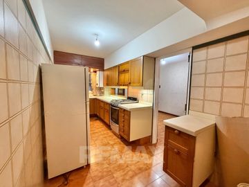 Venta Depto de Categoría 8 Amb. PLAZA MISERICORDIA