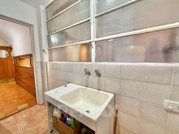 Venta Depto de Categoría 8 Amb. PLAZA MISERICORDIA