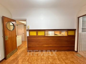 Venta Depto de Categoría 8 Amb. PLAZA MISERICORDIA