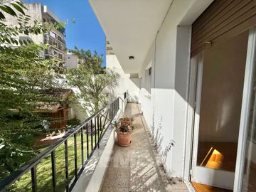 Venta Depto de Categoría 8 Amb. PLAZA MISERICORDIA