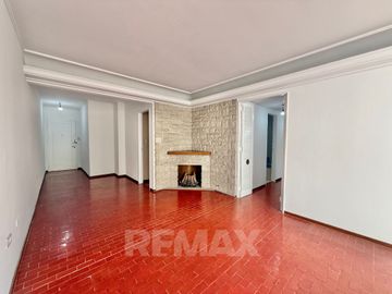 Venta Depto de Categoría 8 Amb. PLAZA MISERICORDIA