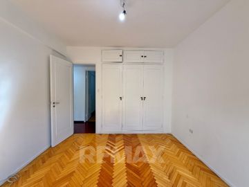 Venta Depto de Categoría 8 Amb. PLAZA MISERICORDIA
