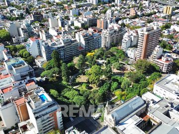 Venta Depto de Categoría 8 Amb. PLAZA MISERICORDIA
