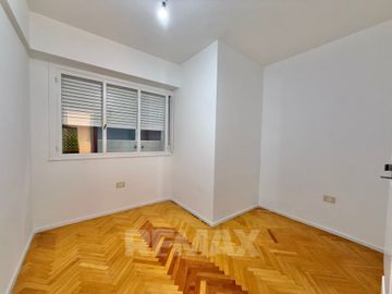 Venta Depto de Categoría 8 Amb. PLAZA MISERICORDIA