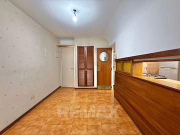 Venta Depto de Categoría 8 Amb. PLAZA MISERICORDIA