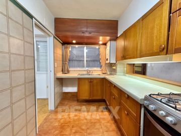 Venta Depto de Categoría 8 Amb. PLAZA MISERICORDIA
