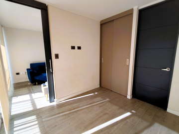 EN VENTA MODERNO DEPTO 1 DORMITORIO CON BALCÓN CERCA METRO