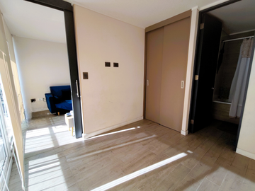 EN VENTA MODERNO DEPTO 1 DORMITORIO CON BALCÓN CERCA METRO