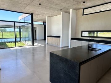 ESTANCIAS VILLA MARÍA AL GOLF | CASA A ESTRENAR
