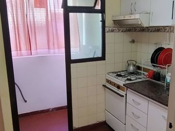 VENTA DEPTO. 2 AMB. AL FRENTE MUY LUMINOSO FLORES
